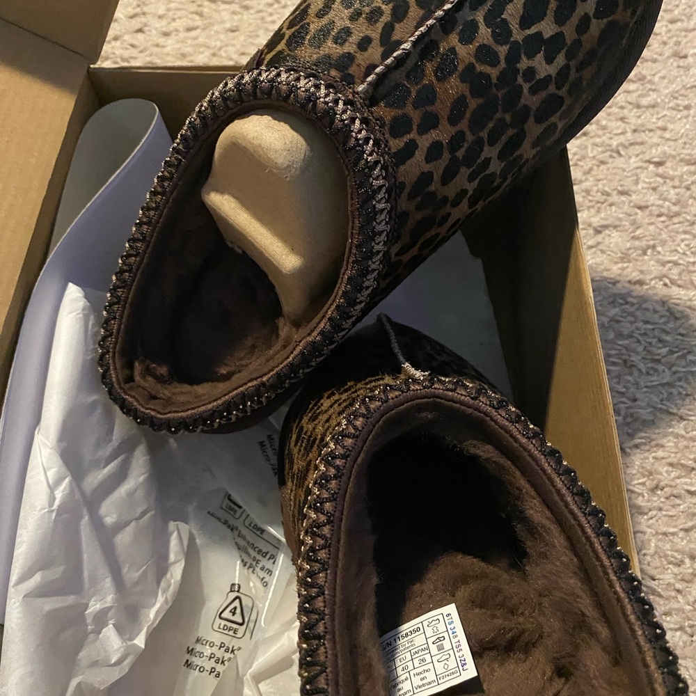 UGG Tasman Caspian Calf Hair Sz. 9 - Picture 9 of 12